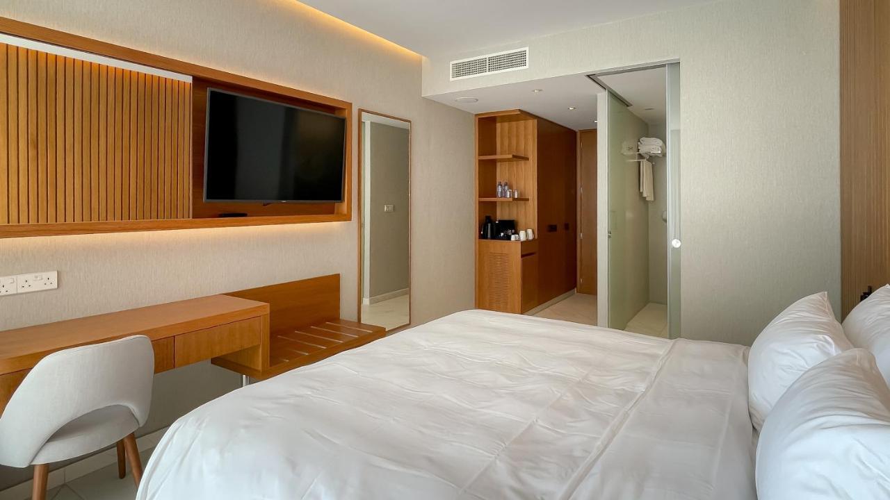 Radisson Beach Resort Larnaca Ngoại thất bức ảnh