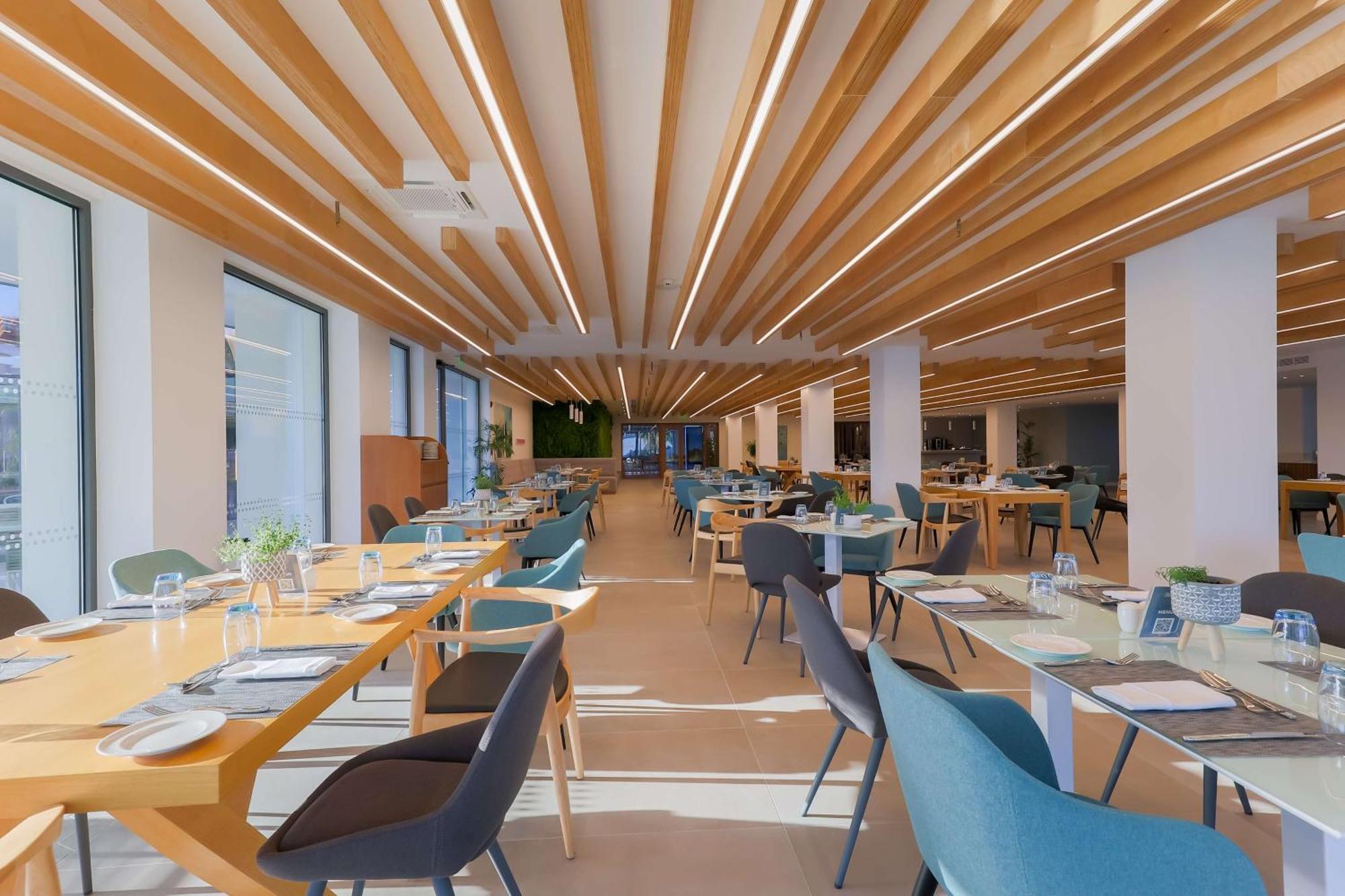 Radisson Beach Resort Larnaca Ngoại thất bức ảnh